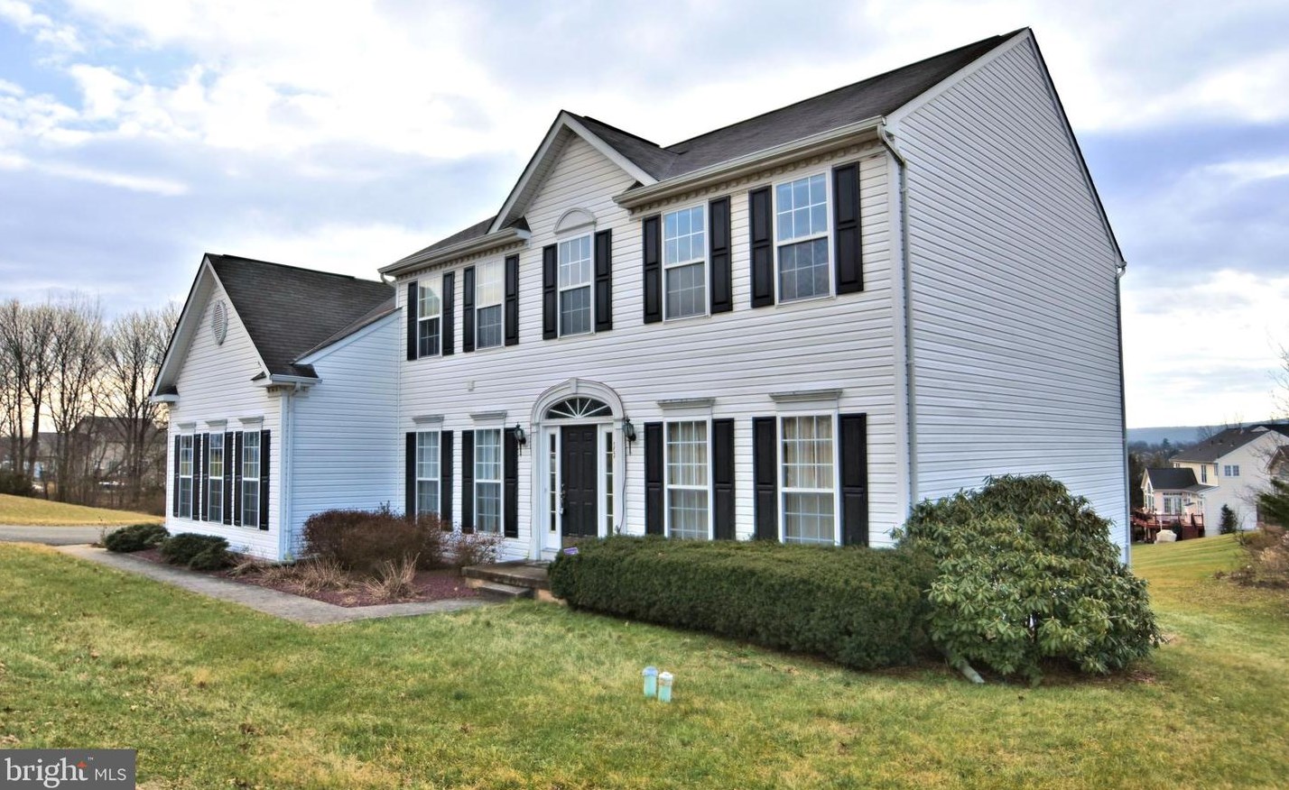 902 Bramblewood Dr, Douglassville, PA 19518-1258