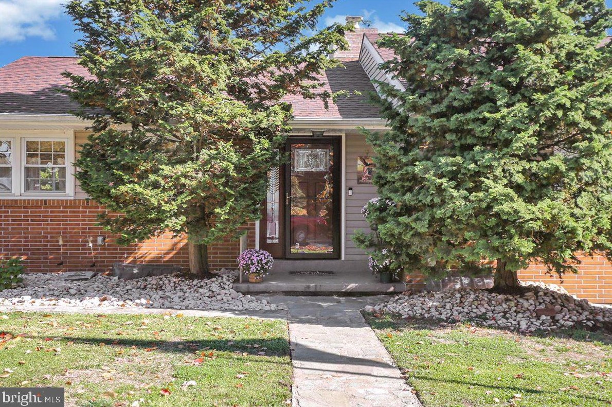 3901 Reiff Pl, Reading, PA 19606-3116