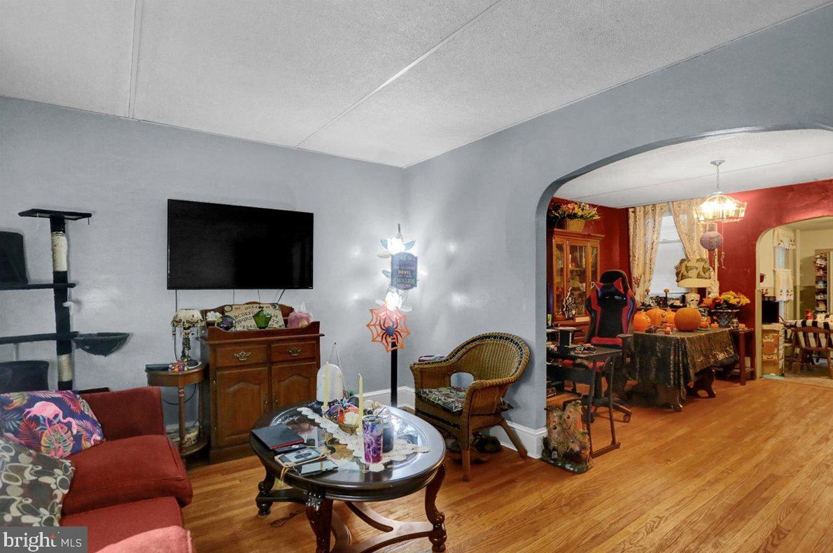 954 12th St, Reading, PA 19604-2319