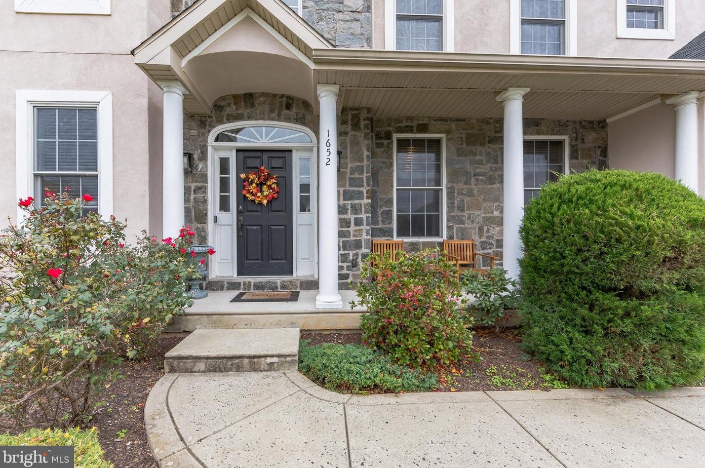 1652 Thistle Dr, Reading, PA 19610-1270