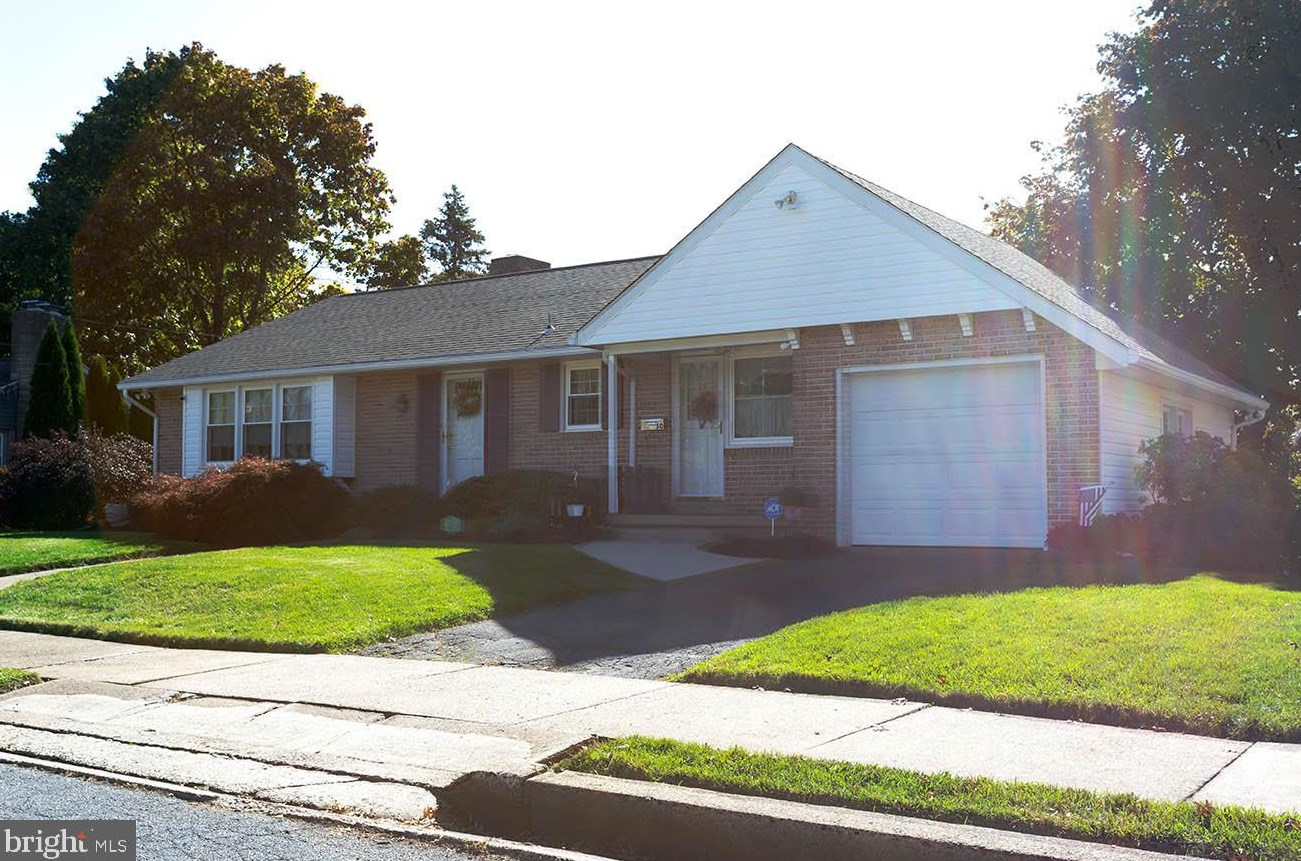 50 Stauffer Dr, Spangsville, PA 19512-1227