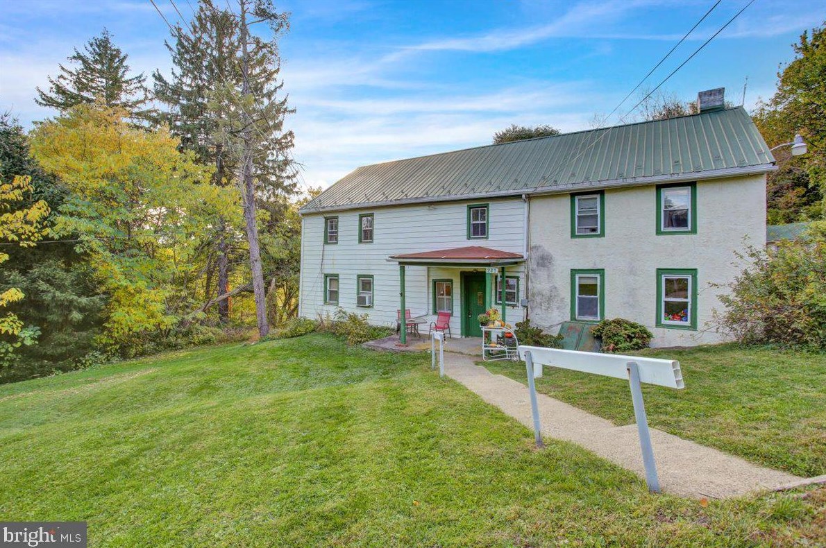 223 Indian Ln, Spangsville, PA 19512-8645