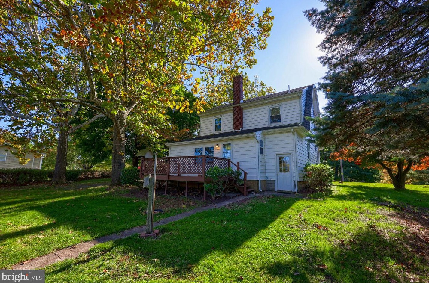 881 Chestnut St, Douglassville PA  19518-9005 exterior