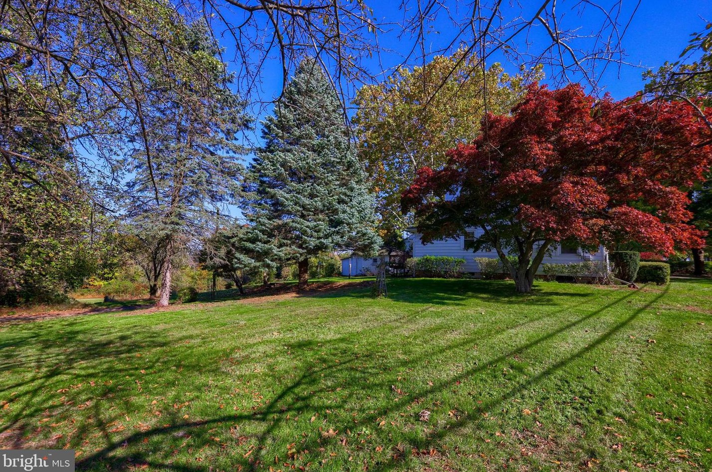 881 Chestnut St, Douglassville PA  19518-9005 exterior