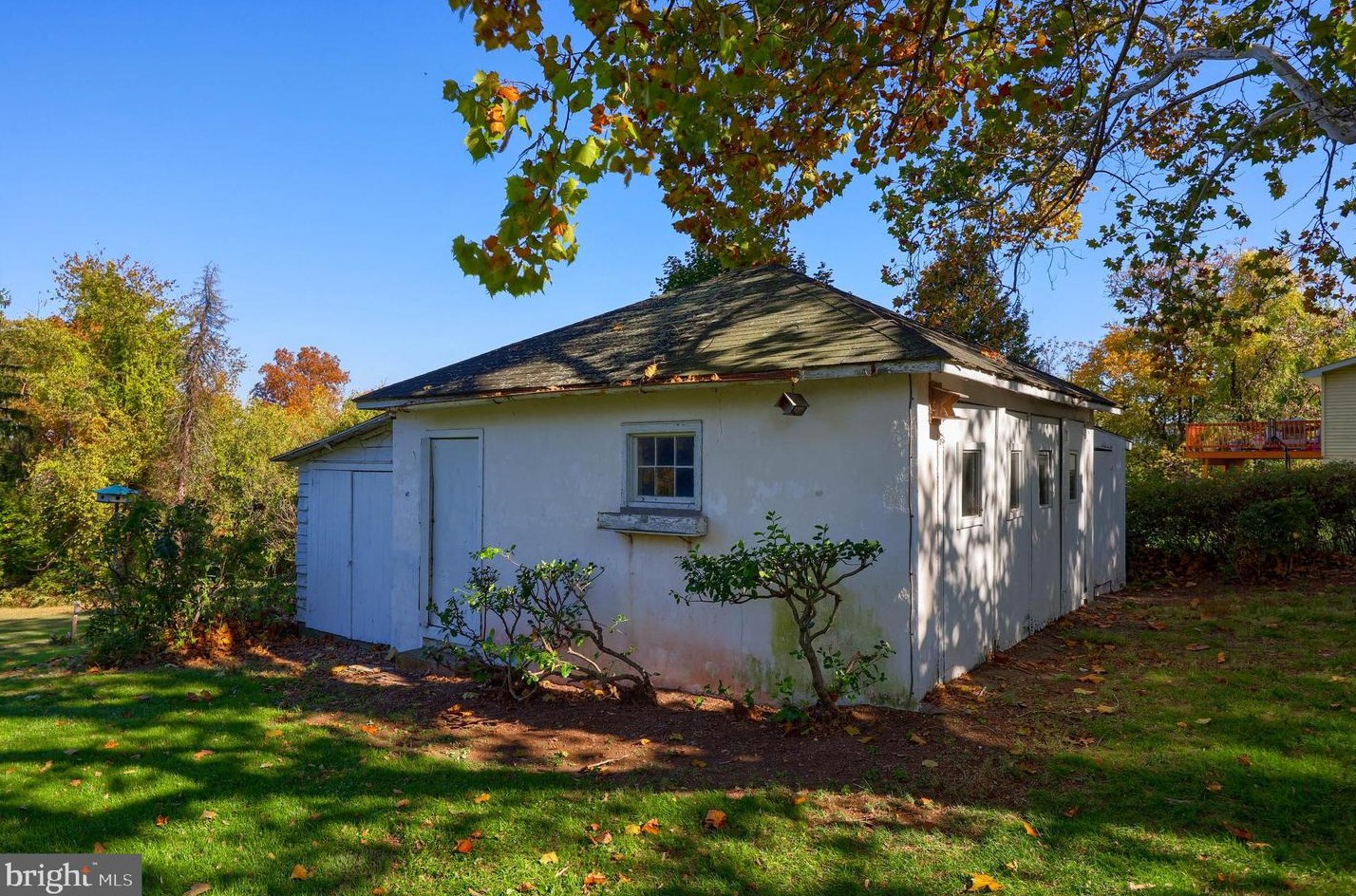 881 Chestnut St, Douglassville PA  19518-9005 exterior
