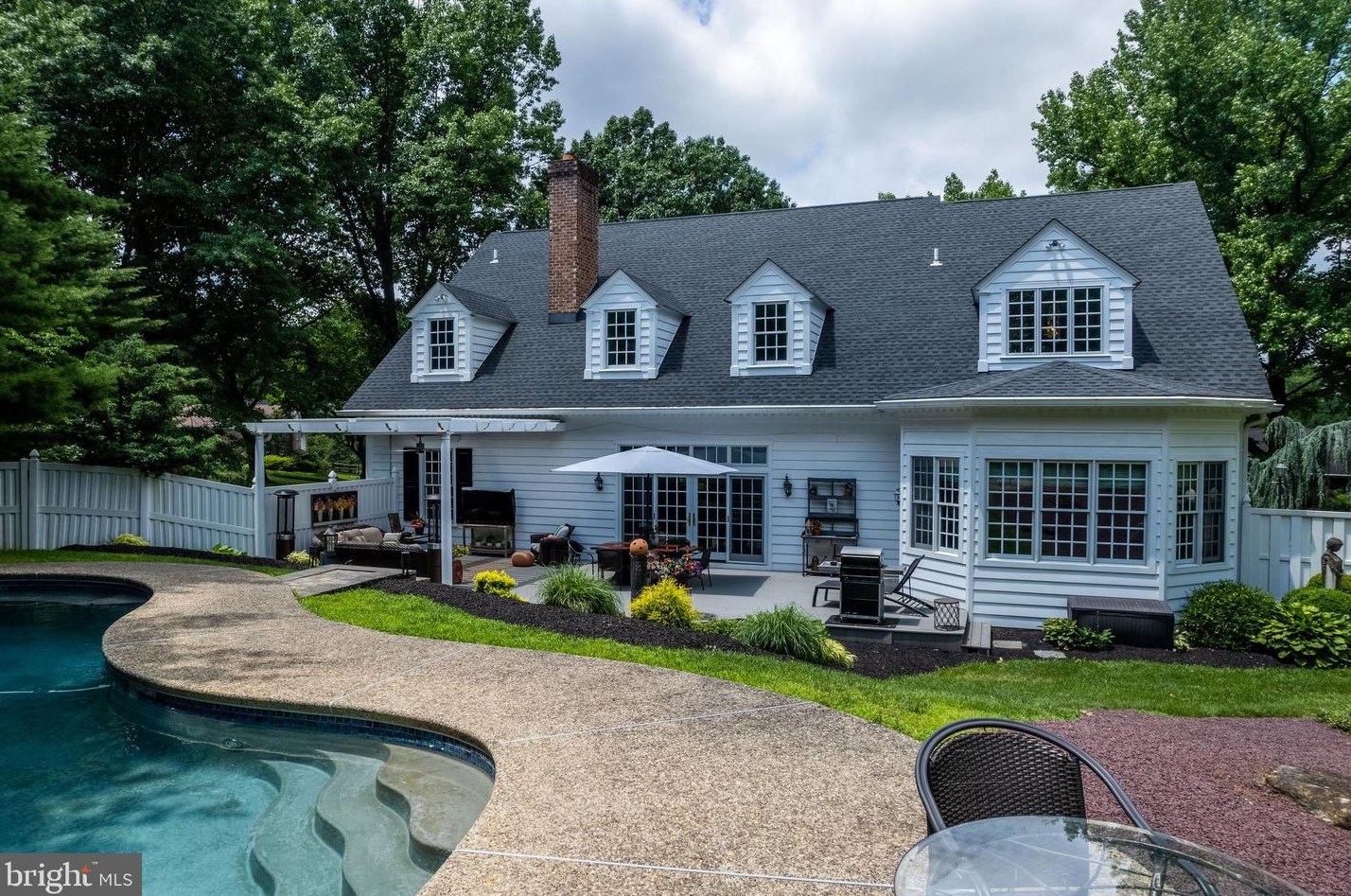 1215 Old Mill Rd, Reading PA  19610-2830 exterior