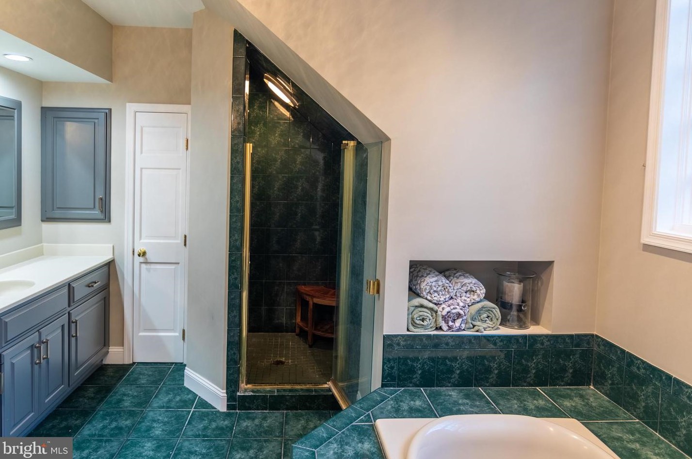 1215 Old Mill Rd, Reading PA  19610-2830 exterior