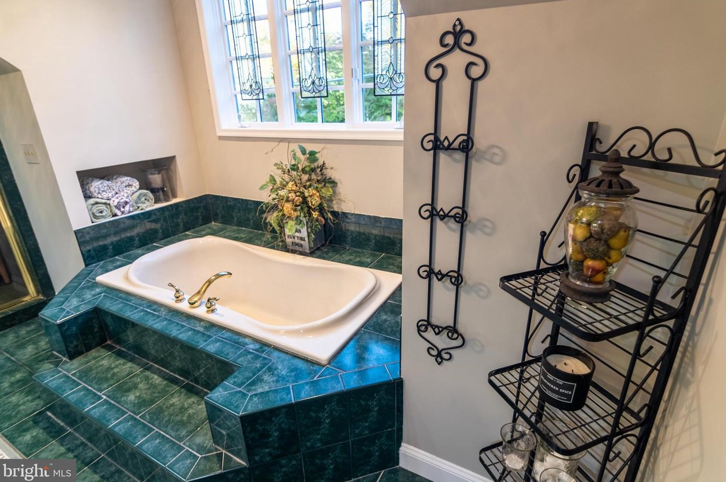 1215 Old Mill Rd, Reading PA  19610-2830 exterior