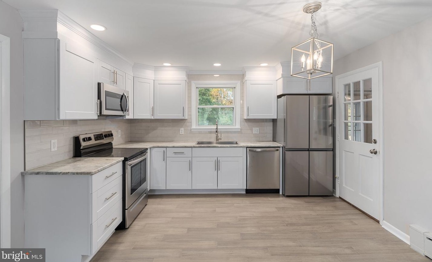 252 Stitzer Rd, Basket, PA 19547-8728
