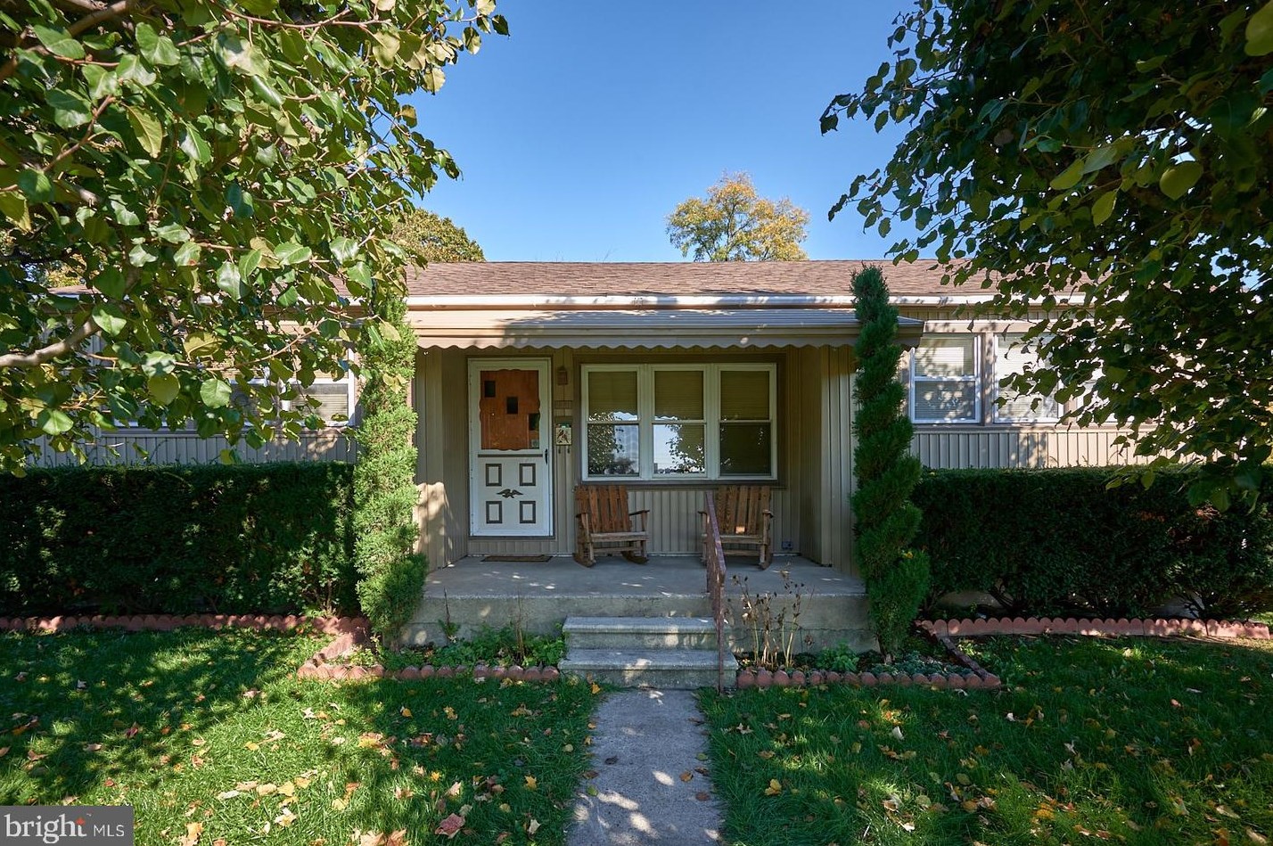 2331 Fairmont Ave, Reading, PA 19605-3017