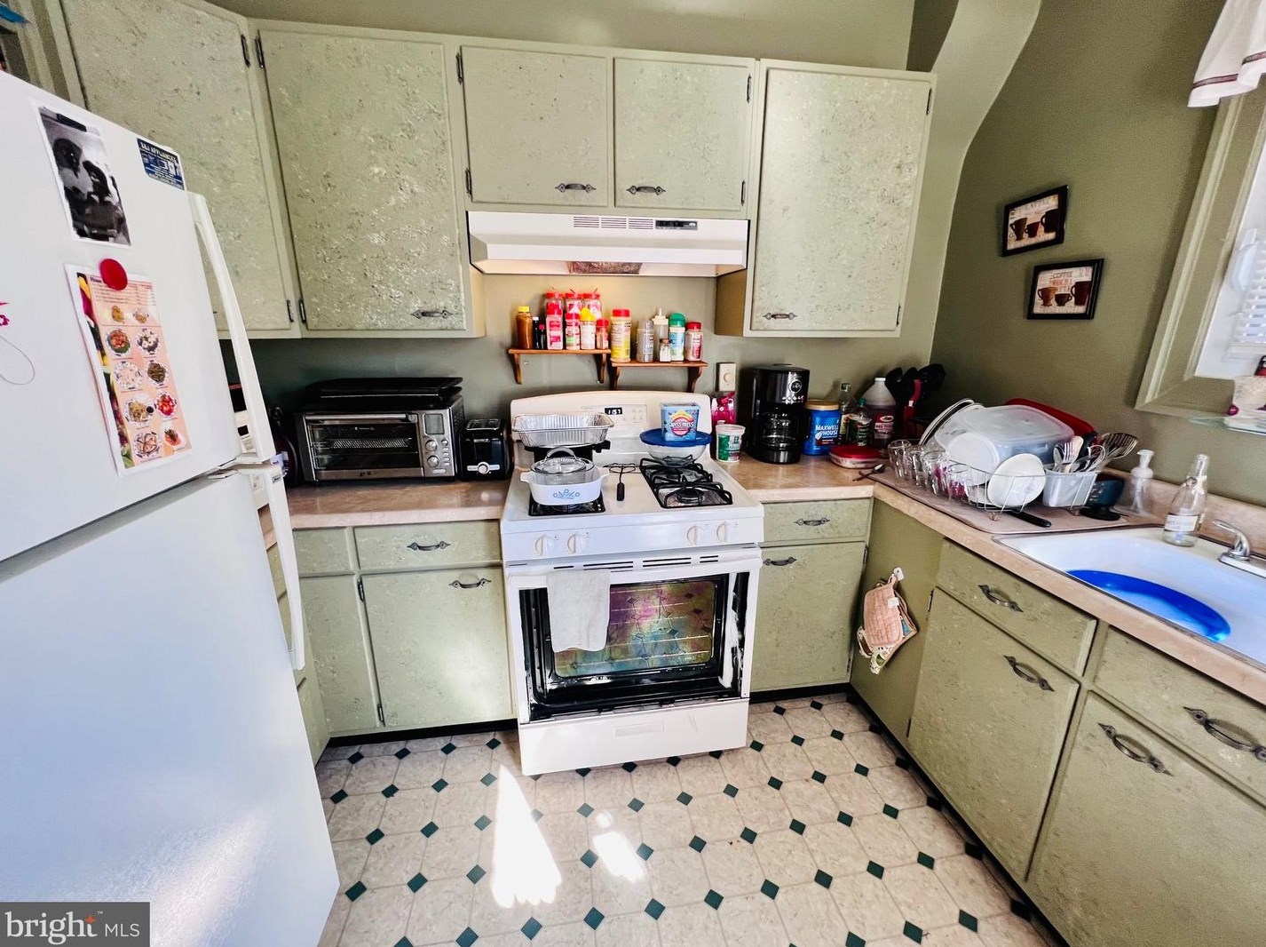 323 Hoskins Pl, Reading PA 19602-2217 exterior