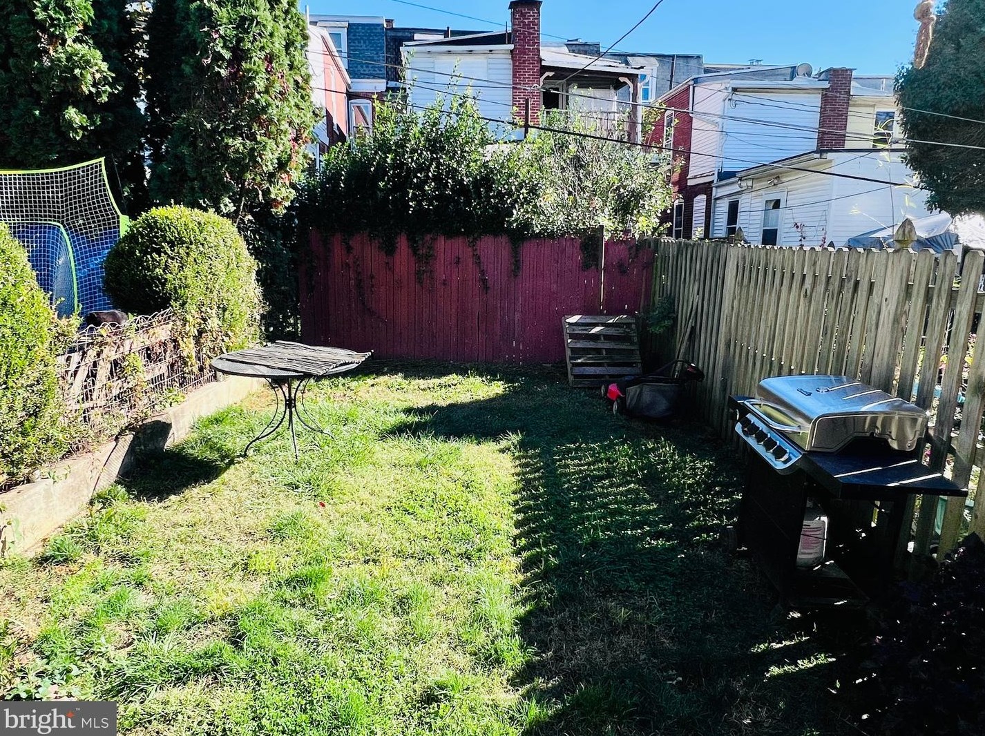 323 Hoskins Pl, Reading PA 19602-2217 exterior