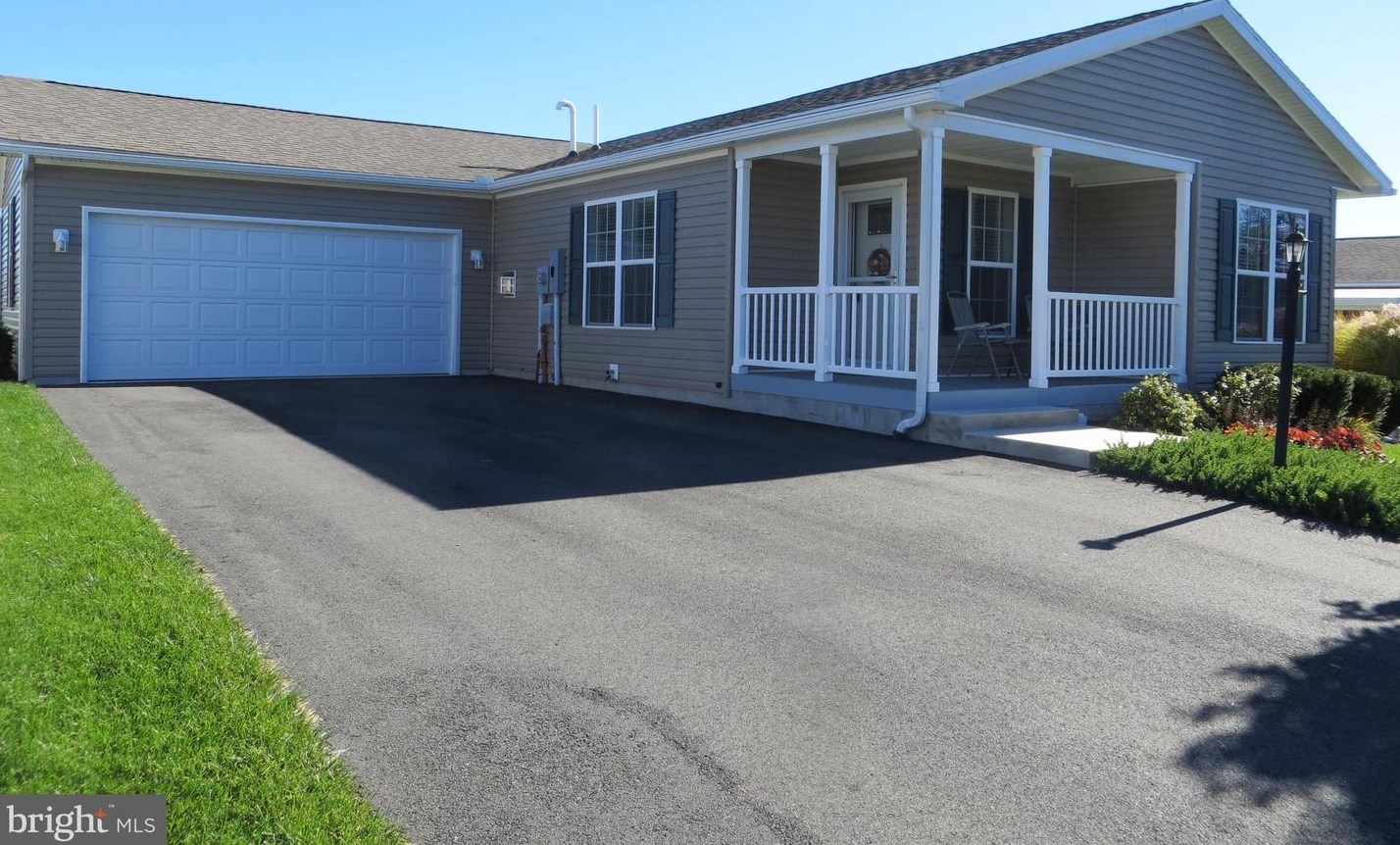 19 Waxwing Cir, Bechtelsville, PA 19505-9094