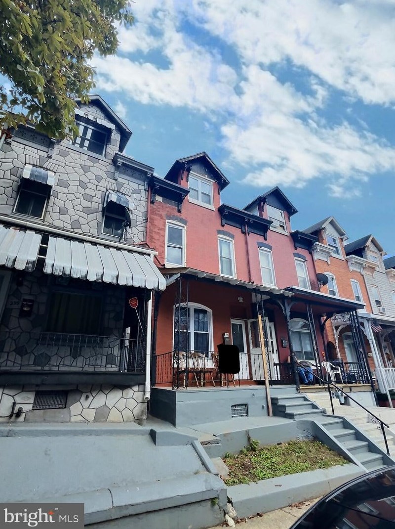 237 Pear St, Reading, PA 19601-2918