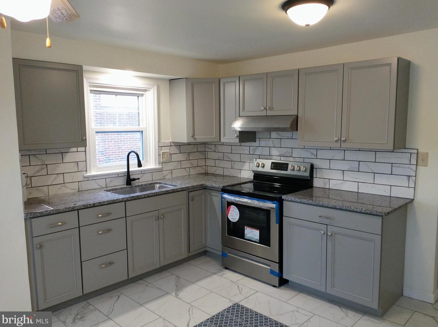 105 Monroe St, Reading PA  19605-3120 exterior