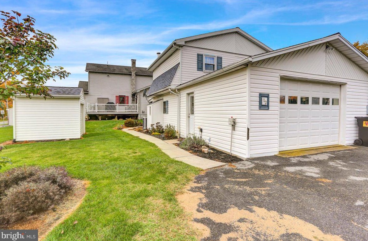 12 Elm Ave, Spring Valley, PA 19560