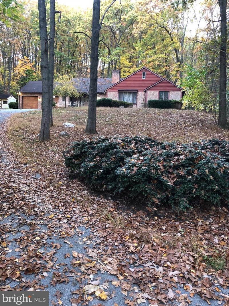 442 Sunrise Ln, Spangsville, PA 19512-7412