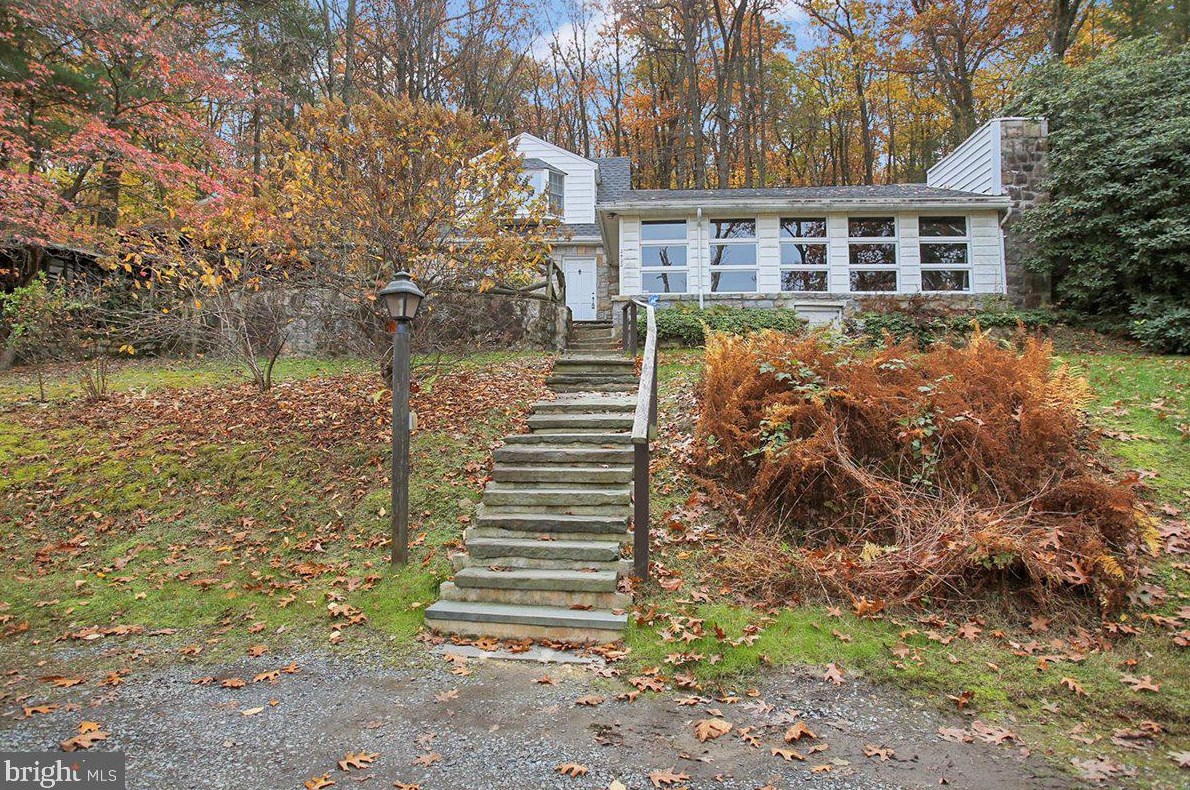 2422 Highland Ave, Reading, PA 19606-2057