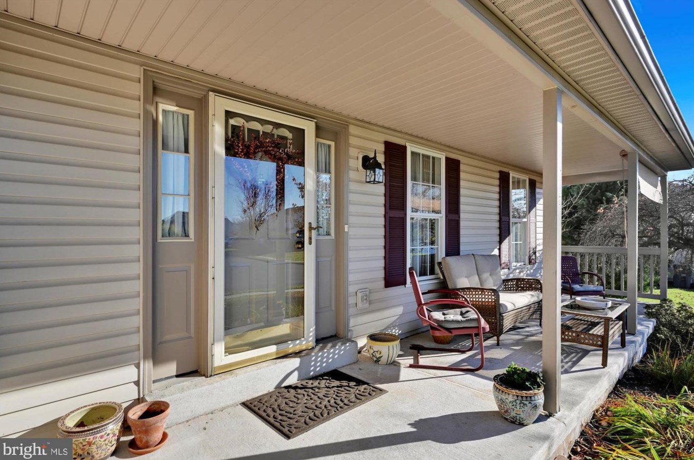 300 Penns Ln, Douglassville, PA 19518-8702