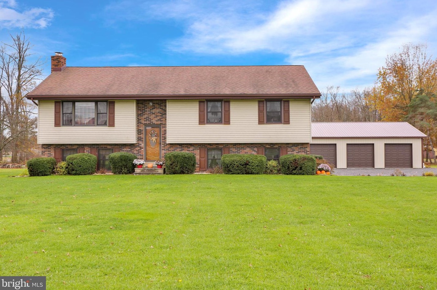 94 Stitzer Rd, Basket, PA 19547-8754
