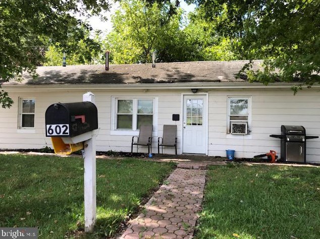 602 Canal Rd, Womelsdorf, PA 19567-9128