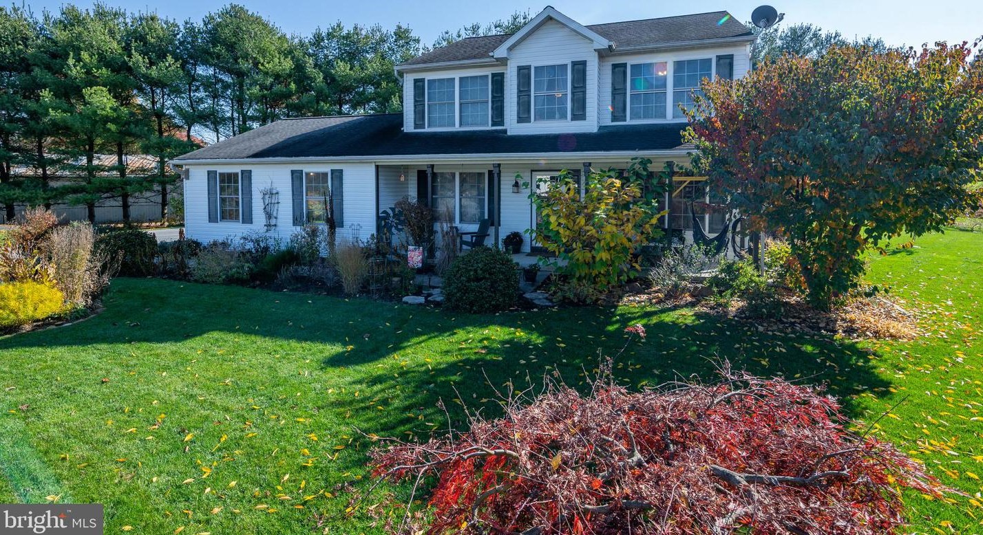 512 E Penn St, Topton, PA 19562