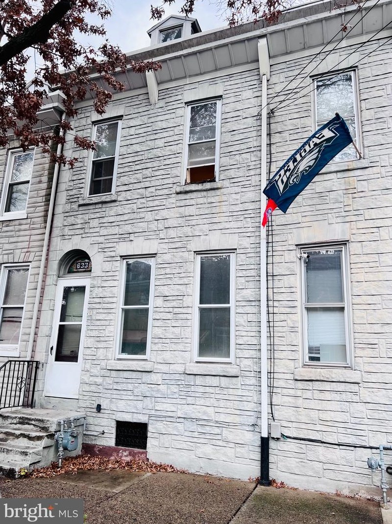 633 Willow St, Reading, PA 19602-2763