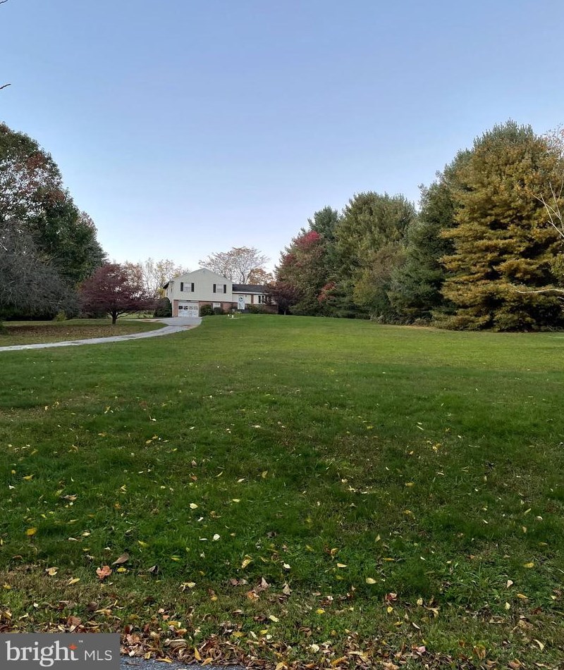239 Lamms Mill Rd, Wernersville, PA 19565-9109
