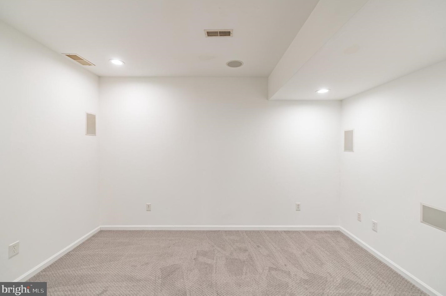 173 Meadowside Dr, Douglassville PA  19518-1335 exterior