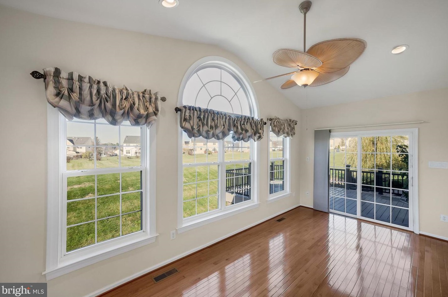 173 Meadowside Dr, Douglassville PA  19518-1335 exterior