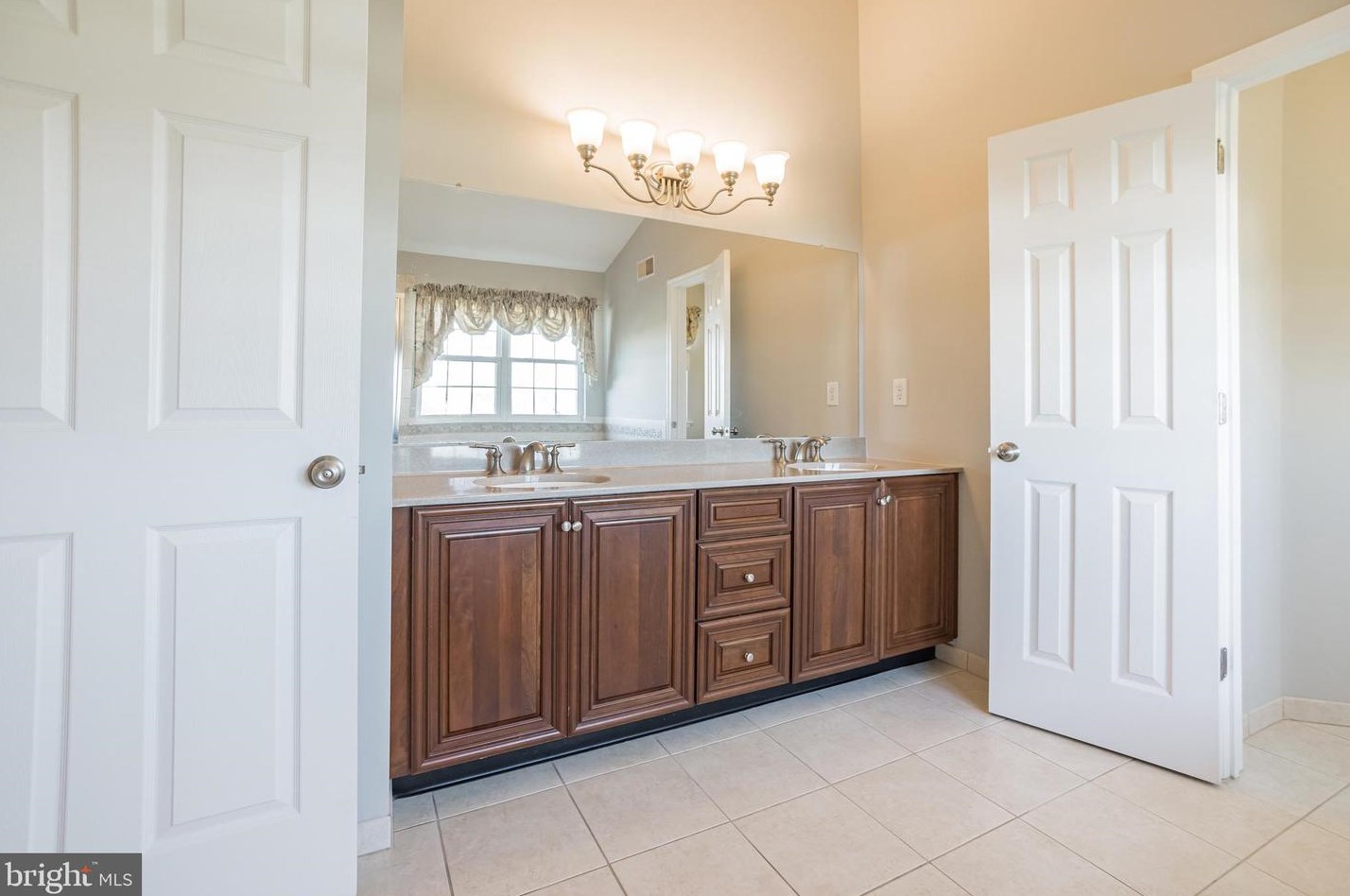 173 Meadowside Dr, Douglassville PA  19518-1335 exterior