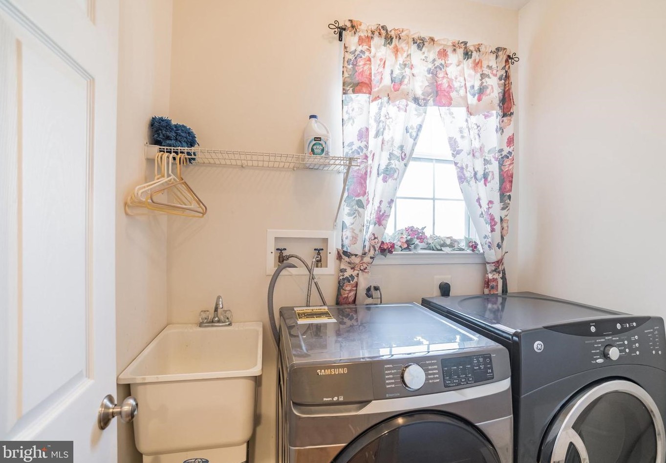 173 Meadowside Dr, Douglassville PA  19518-1335 exterior