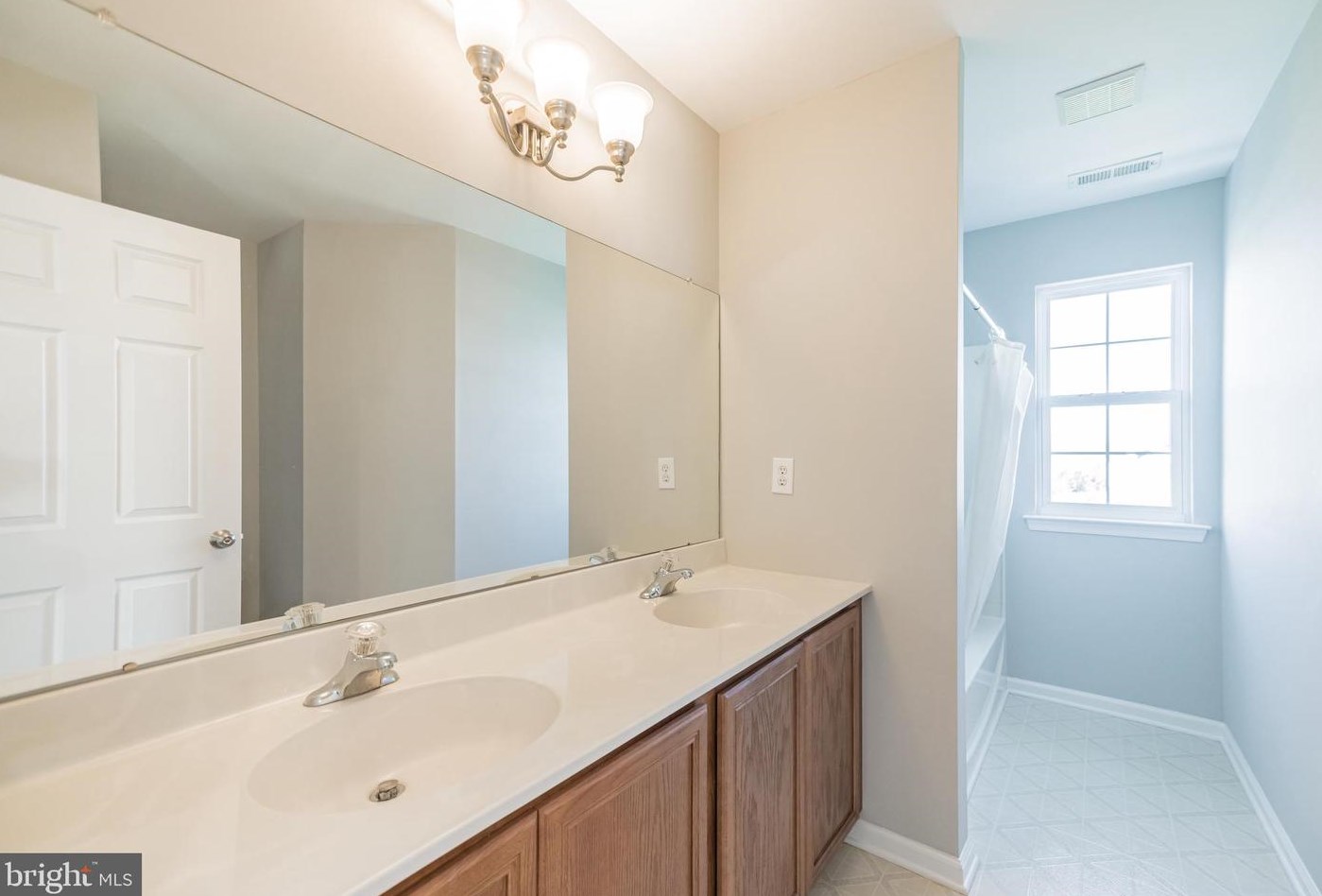 173 Meadowside Dr, Douglassville PA  19518-1335 exterior