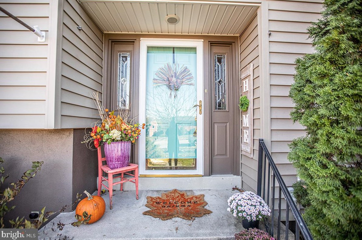 347 Ashley Dr, Reading, PA 19607-3203