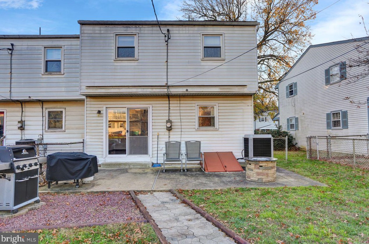 2611 Girard Ave, Reading PA  19609-1813 exterior