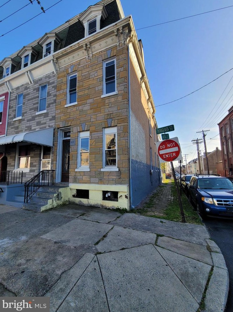 924 Douglass St, Reading, PA 19604-2446