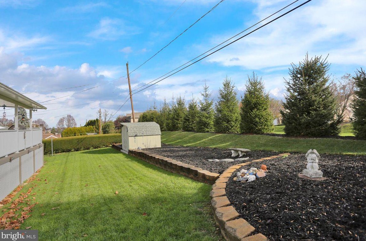 8 Cherrywood Rd, Reading PA  exterior