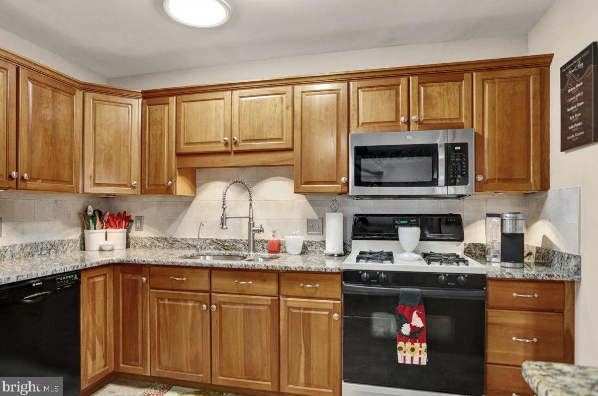 8 Cherrywood Rd, Reading PA  exterior