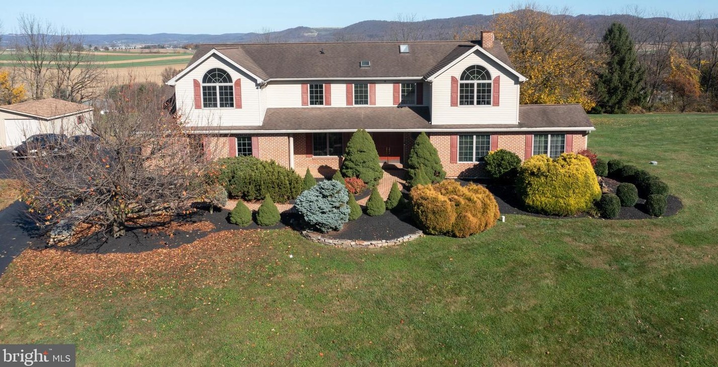 24 Lehmann Dr, Douglassville, PA 19518-9645