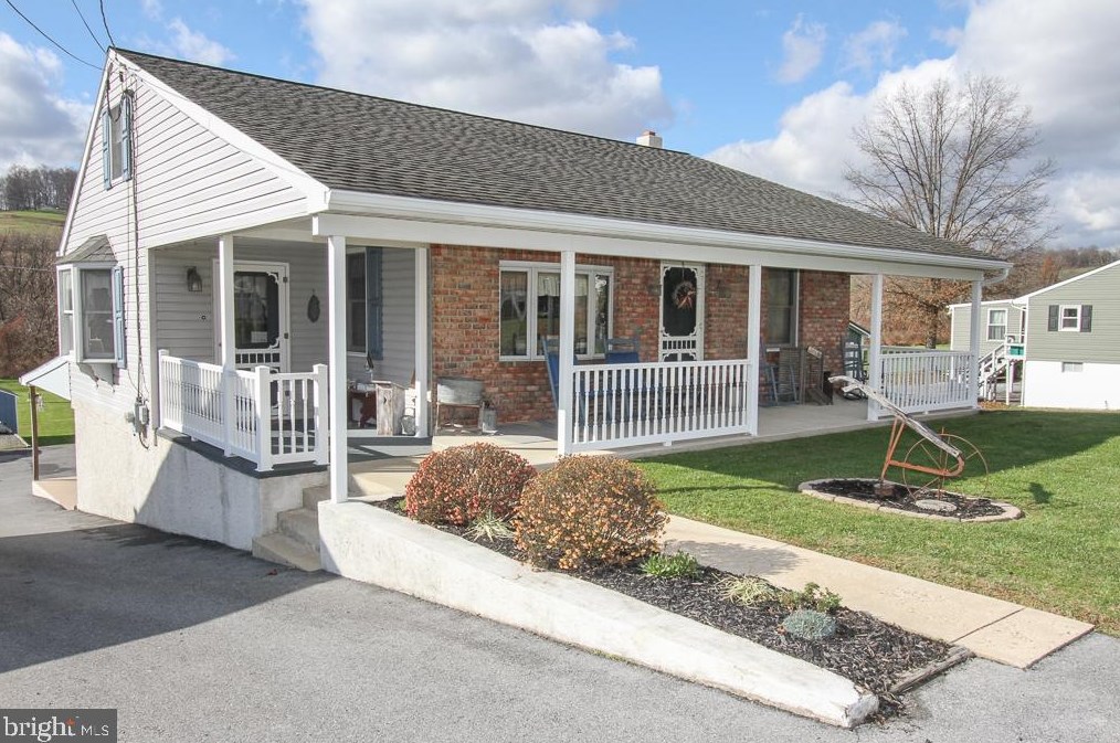 982 W Philadelphia Ave, Spangsville, PA 19512