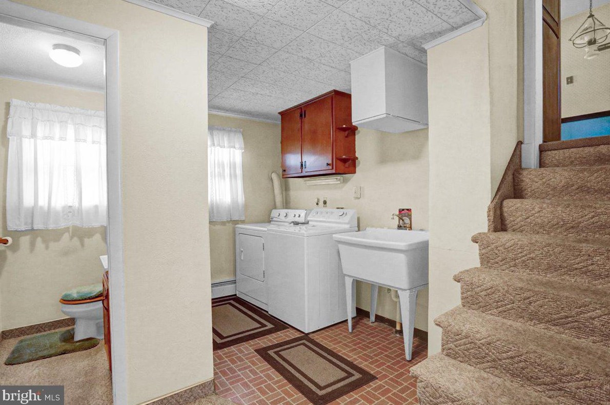 6 Maple St, Hummels Store PA 19540-1908 exterior