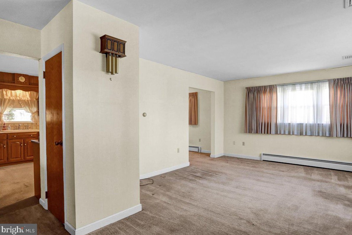 6 Maple St, Hummels Store PA 19540-1908 exterior