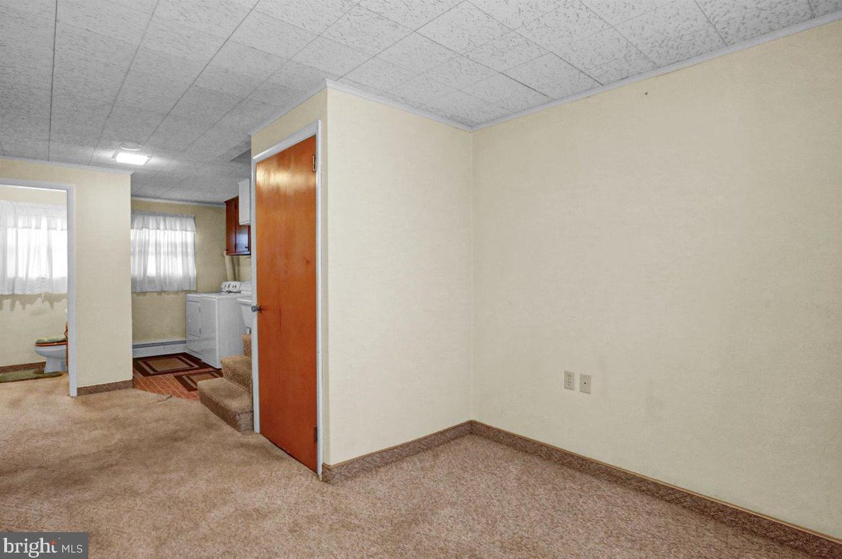 6 Maple St, Hummels Store PA 19540-1908 exterior