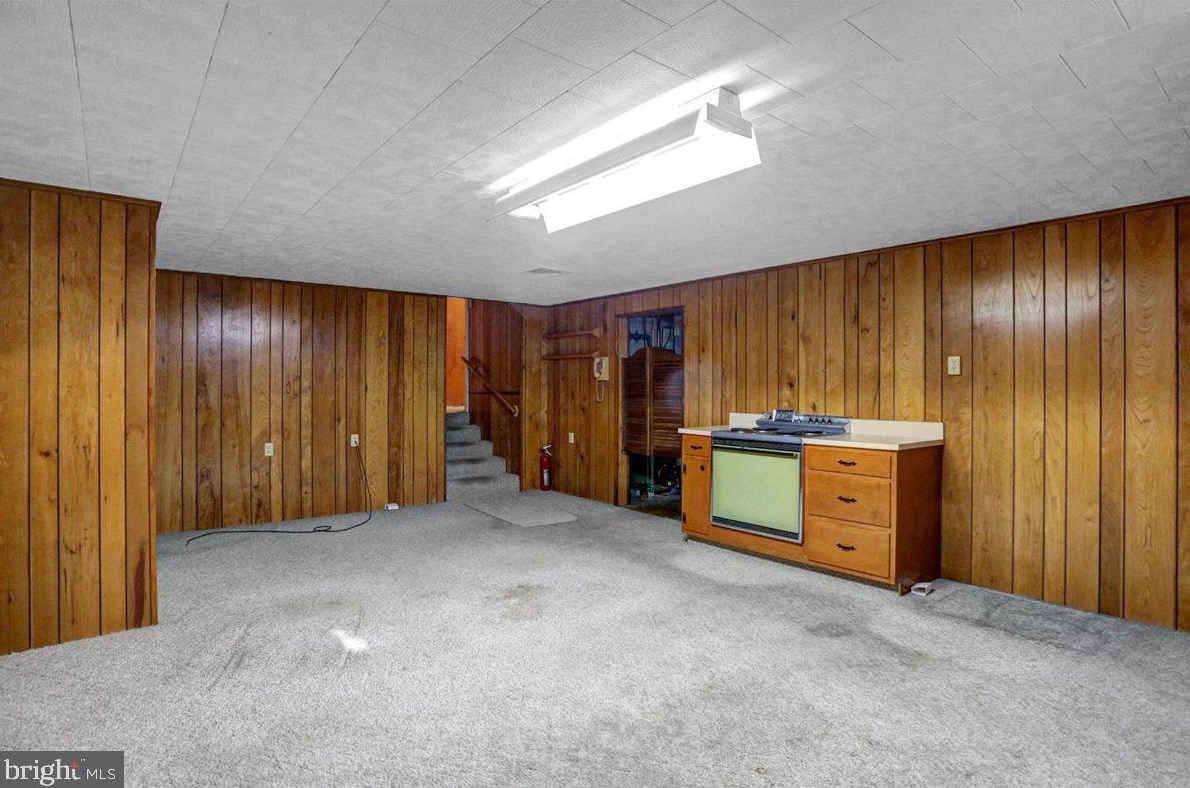 6 Maple St, Hummels Store PA 19540-1908 exterior