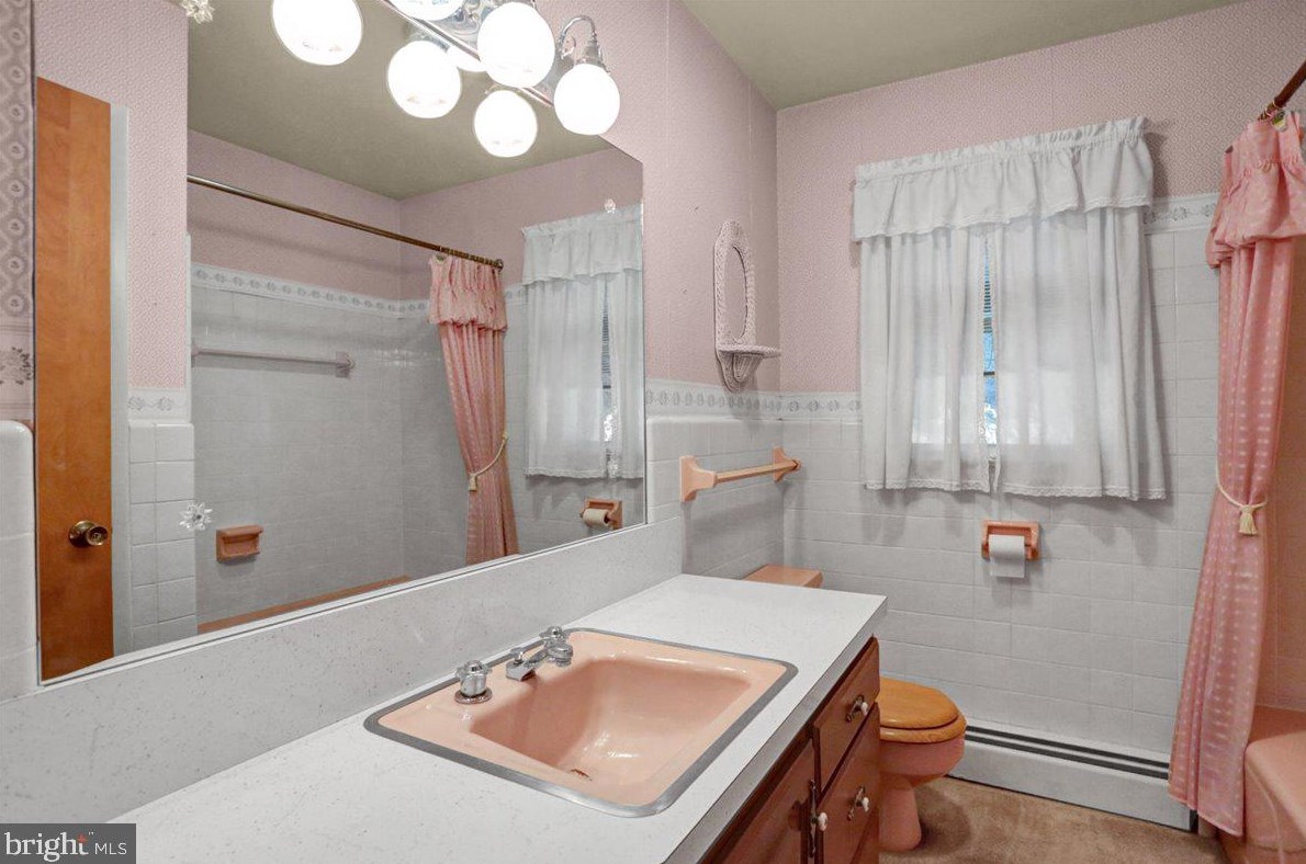 6 Maple St, Hummels Store PA 19540-1908 exterior