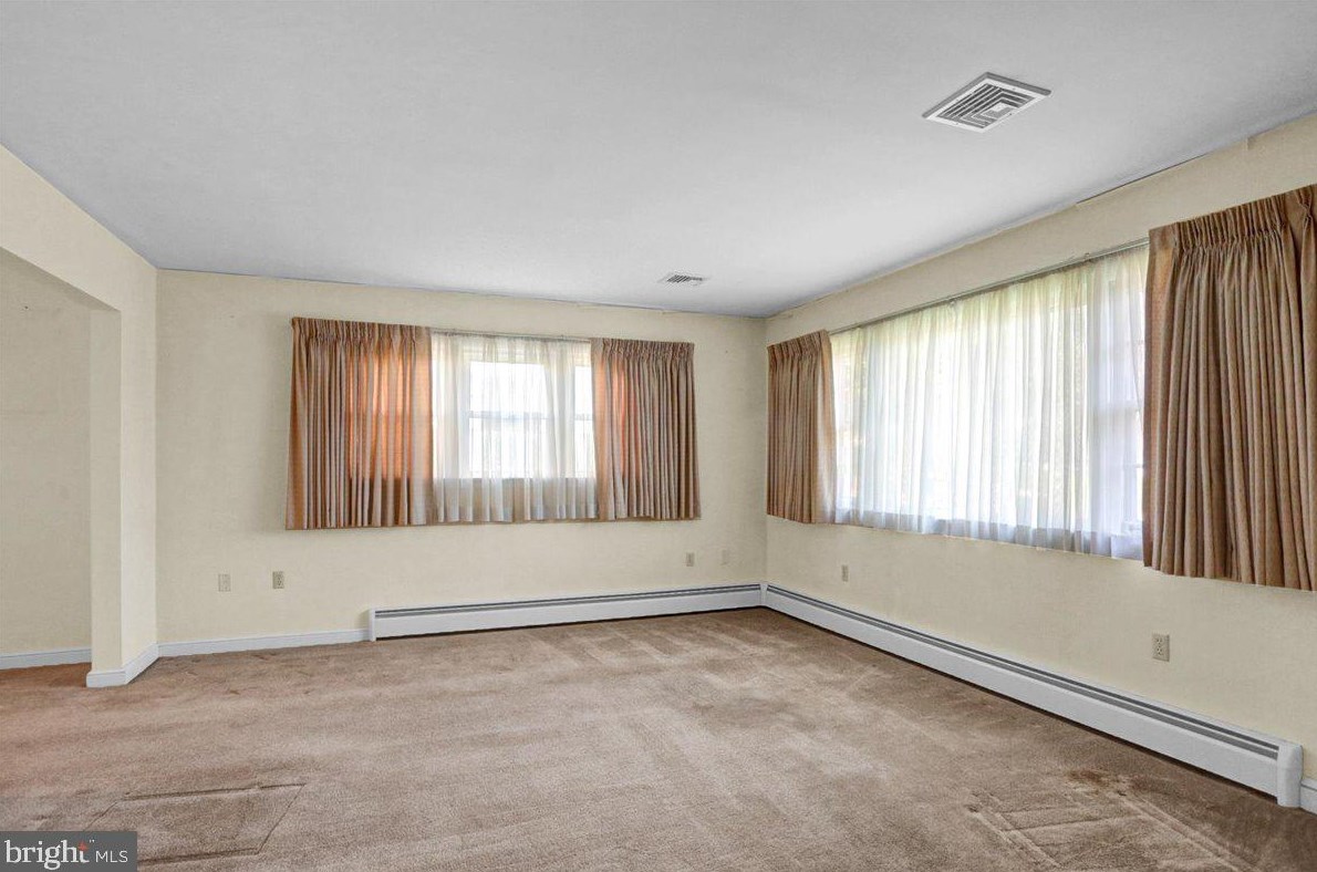 6 Maple St, Hummels Store PA 19540-1908 exterior