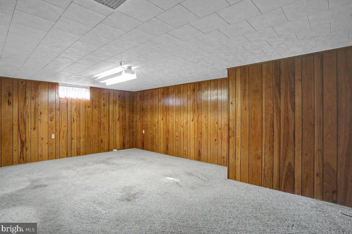 6 Maple St, Hummels Store PA 19540-1908 exterior