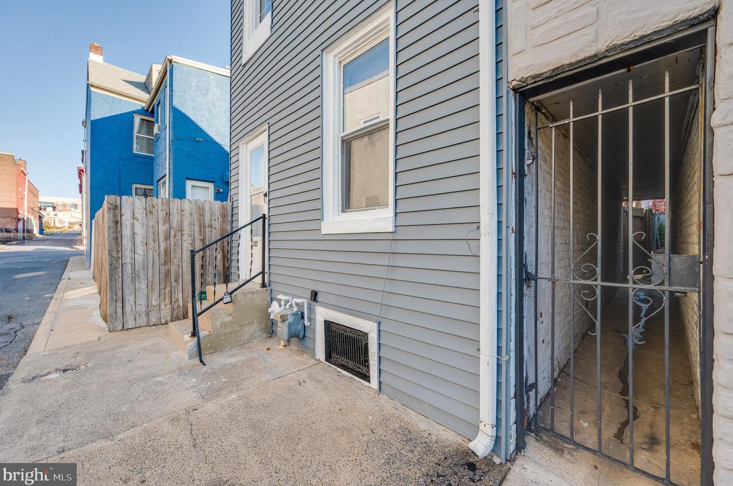 107 Carpenter St, Reading, PA 19602-1613