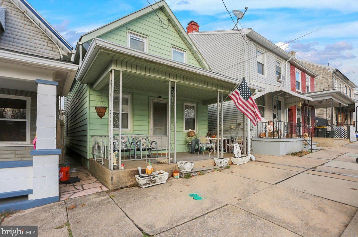 133 E High St, Womelsdorf, PA 19567