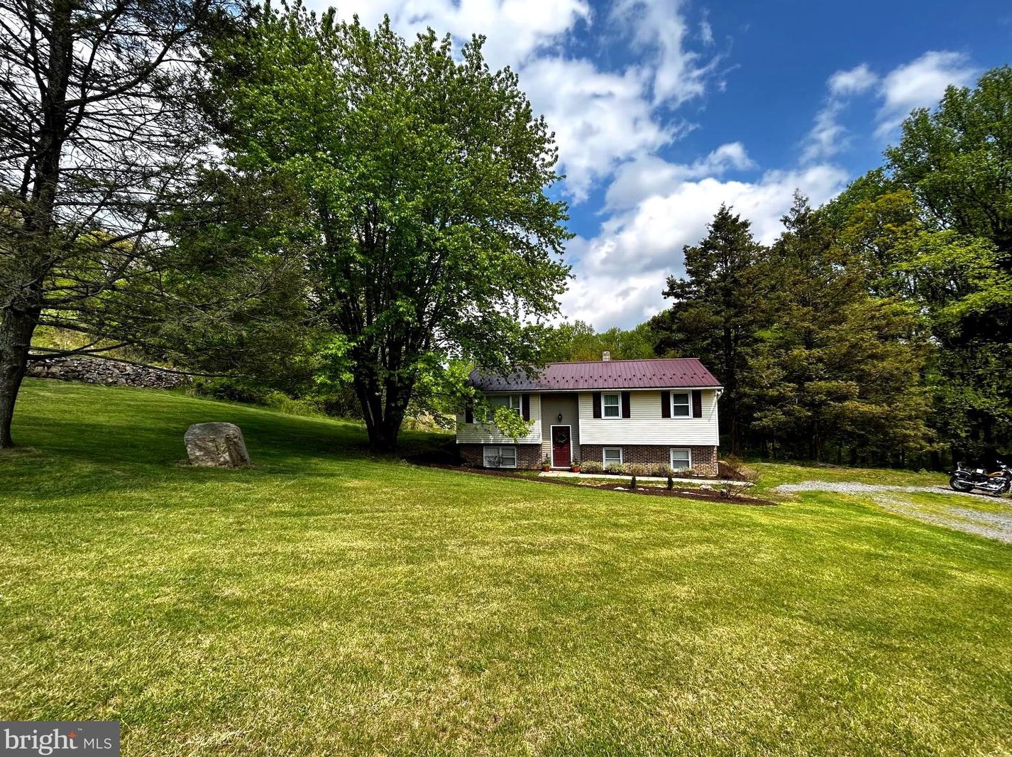 29 Wolters Ln, Reading, PA 19606-9211